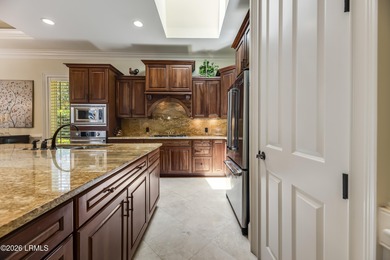 ONE-LEVEL LIVING! The combination of single-floor living with a on Belfair Golf Club in South Carolina - for sale on GolfHomes.com, golf home, golf lot