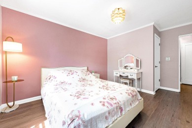 Discover this stunning, sun-filled upper one bedroom corner unit on Douglaston Park Golf Course in New York - for sale on GolfHomes.com, golf home, golf lot