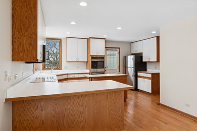 COME LIVE THE GOOD LIFE in this gorgeous Stonebridge on Stonebridge Country Club in Illinois - for sale on GolfHomes.com, golf home, golf lot