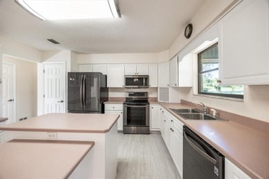 One or more photo(s) has been virtually staged. Welcome to this on Keystone Heights Golf and Country Club in Florida - for sale on GolfHomes.com, golf home, golf lot