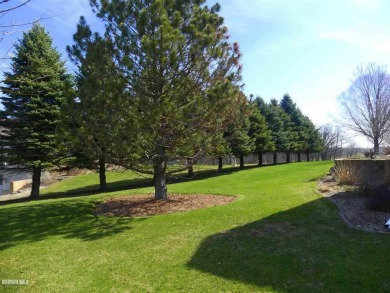 MAKE AN OFFER - MOTIVATED SELLER! Here's your chance to own a on Lake Carroll Golf Course in Illinois - for sale on GolfHomes.com, golf home, golf lot