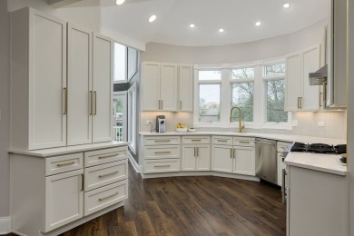 Elegant Living in a Private Golf Course Community    Nestled in on Ruffled Feathers Golf Club in Illinois - for sale on GolfHomes.com, golf home, golf lot