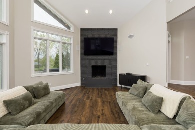 Elegant Living in a Private Golf Course Community    Nestled in on Ruffled Feathers Golf Club in Illinois - for sale on GolfHomes.com, golf home, golf lot