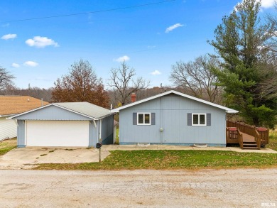 Welcome to this move-in ready 3-bedroom, 2-bath home with on Lake Calhoun Golf Course in Illinois - for sale on GolfHomes.com, golf home, golf lot