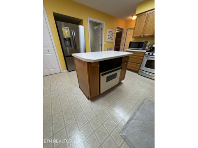 Beautiful 3 bedroom, 2 bath home in the sought-after Fairfield on Druid Hills Golf Club in Tennessee - for sale on GolfHomes.com, golf home, golf lot