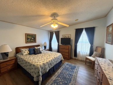 ***55+ MH Community, Leased land *** This well cared for home is on Big Cypress Golf and Country Club in Florida - for sale on GolfHomes.com, golf home, golf lot