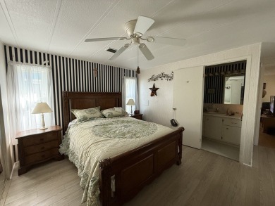 Looking for your dream home plus a golf cart plus a big price on Rolling Greens Executive Golf Community in Florida - for sale on GolfHomes.com, golf home, golf lot