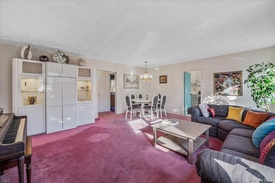 Prime location in Clearview Gardens! This 5-room lower unit, the on Clearview Park Golf Course in New York - for sale on GolfHomes.com, golf home, golf lot