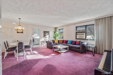 Prime location in Clearview Gardens! This 5-room lower unit, the on Clearview Park Golf Course in New York - for sale on GolfHomes.com, golf home, golf lot