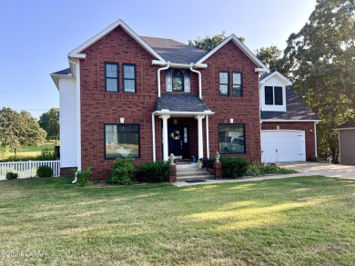 This stately Briarbrook beauty welcomes you in with a lovely on Briarbrook Golf Course in Missouri - for sale on GolfHomes.com, golf home, golf lot