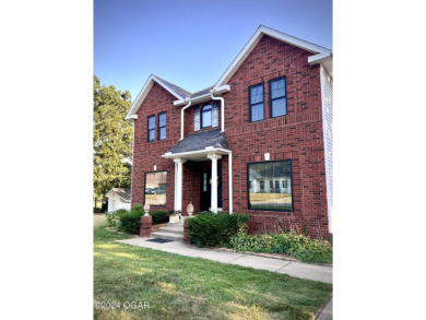 This stately Briarbrook beauty welcomes you in with a lovely on Briarbrook Golf Course in Missouri - for sale on GolfHomes.com, golf home, golf lot