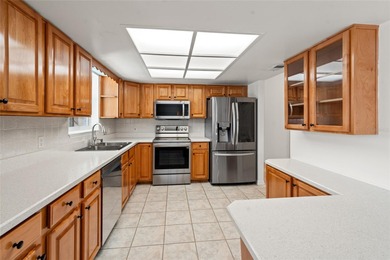 -- Seller Now Offering $5,000 Credit to Buyer at closing!! -- on Silverado Golf and Country Club in Florida - for sale on GolfHomes.com, golf home, golf lot