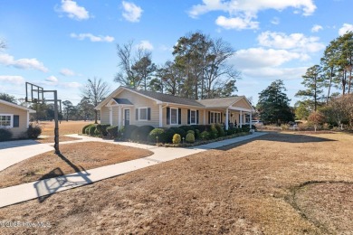 Beautifully detailed Trent Woods ranch on The New Bern Golf and on New Bern Golf and Country Club in North Carolina - for sale on GolfHomes.com, golf home, golf lot