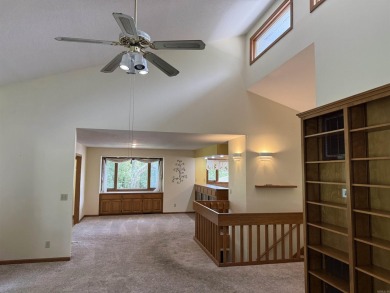 INDIAN HILLS GOLF COURSE BEAUTY!!  Step into the entryway & be on Indian Hills Country Club in Arkansas - for sale on GolfHomes.com, golf home, golf lot