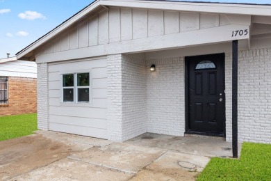 Welcome to 1705 E Oak! This 3-bedroom, 1-bath home features a on Ranchland Hills Golf Club in Texas - for sale on GolfHomes.com, golf home, golf lot