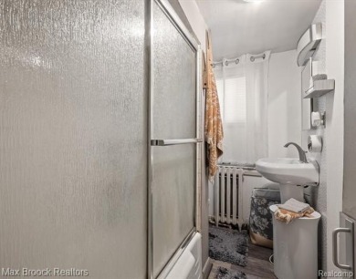 Discover this inviting 2-bed, 2-bath home that blends character on Evergreen Hills Golf Course in Michigan - for sale on GolfHomes.com, golf home, golf lot