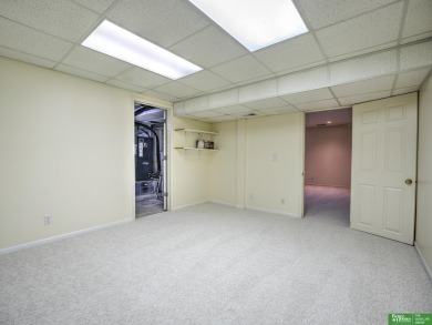 Dawn Grimshaw, M: , dgrimshaw,   - Beautiful condo in the gated on Oak Hills Country Club in Nebraska - for sale on GolfHomes.com, golf home, golf lot