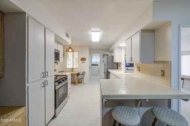 What a bright, cheery deceptively large home in beautiful Sun on Sun City Country Club in Arizona - for sale on GolfHomes.com, golf home, golf lot