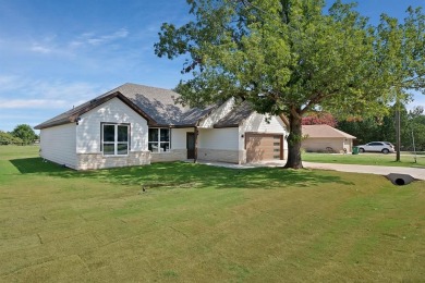 Beautiful new construction with 3 bedrooms, 3 full bathrooms on The Club At Runaway Bay in Texas - for sale on GolfHomes.com, golf home, golf lot