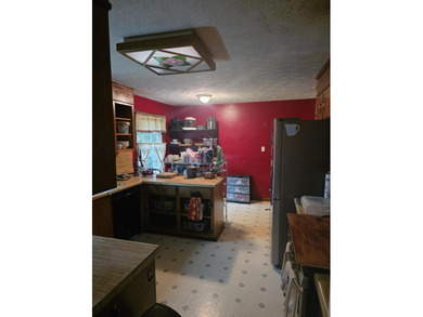 Great investment opportunity. Needs TLC but this home has tons on Midland Valley Country Club in South Carolina - for sale on GolfHomes.com, golf home, golf lot