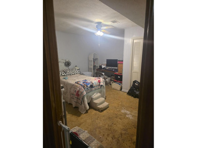 Great investment opportunity. Needs TLC but this home has tons on Midland Valley Country Club in South Carolina - for sale on GolfHomes.com, golf home, golf lot