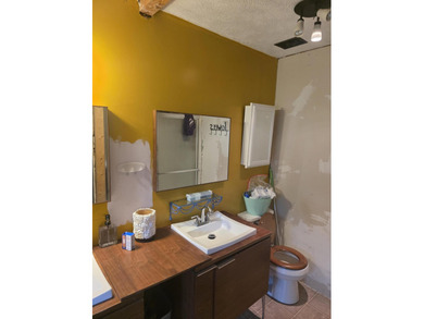 Great investment opportunity. Needs TLC but this home has tons on Midland Valley Country Club in South Carolina - for sale on GolfHomes.com, golf home, golf lot