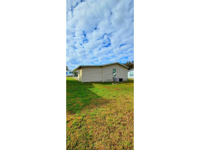 55+/1989/2 BD/2 BA/800 SQ FT/NEW FLOORING/LARGE SCREENED LANAI on Zephyrhills Municipal Golf Course in Florida - for sale on GolfHomes.com, golf home, golf lot