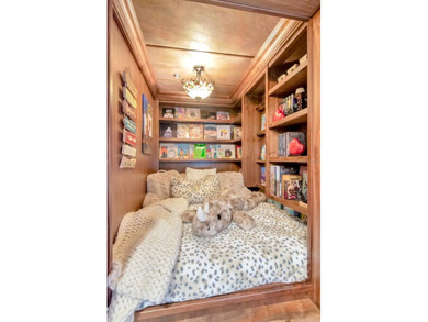 Welcome to a truly one-of-a-kind 2-bedroom, 2-bath, 1,210 sq ft on Innisbrook Resort and Golf Club in Florida - for sale on GolfHomes.com, golf home, golf lot