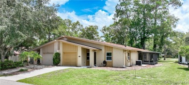 This 2 bedroom, 2 bathroom Villa with 1 car garage has been on Sugarmill Woods Golf and Country Club in Florida - for sale on GolfHomes.com, golf home, golf lot