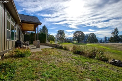 Beautiful 4 bedroom on 12th fairway! Great views and nice home on Oak Hills Golf Club / Umpqua Golf Resort in Oregon - for sale on GolfHomes.com, golf home, golf lot