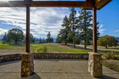 Beautiful 4 bedroom on 12th fairway! Great views and nice home on Oak Hills Golf Club / Umpqua Golf Resort in Oregon - for sale on GolfHomes.com, golf home, golf lot