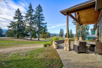 Beautiful 4 bedroom on 12th fairway! Great views and nice home on Oak Hills Golf Club / Umpqua Golf Resort in Oregon - for sale on GolfHomes.com, golf home, golf lot