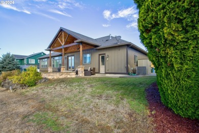 Beautiful 4 bedroom on 12th fairway! Great views and nice home on Oak Hills Golf Club / Umpqua Golf Resort in Oregon - for sale on GolfHomes.com, golf home, golf lot