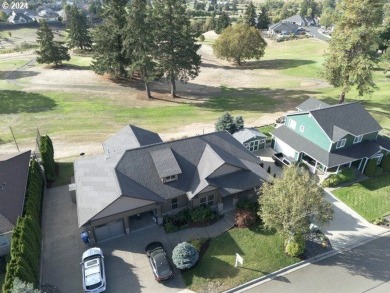 Beautiful 4 bedroom on 12th fairway! Great views and nice home on Oak Hills Golf Club / Umpqua Golf Resort in Oregon - for sale on GolfHomes.com, golf home, golf lot