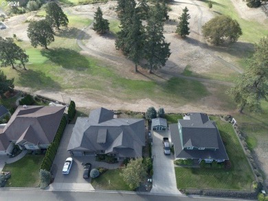 Beautiful 4 bedroom on 12th fairway! Great views and nice home on Oak Hills Golf Club / Umpqua Golf Resort in Oregon - for sale on GolfHomes.com, golf home, golf lot