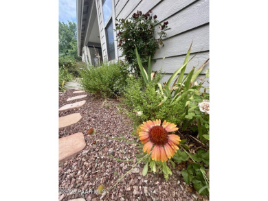 Turnkey! This beautifully maintained 2 bed, 2 bath single-level on StoneRidge Golf Course in Arizona - for sale on GolfHomes.com, golf home, golf lot
