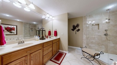 Welcome to life on the fairway--literally. This 3 bed, 2 bath, 2 on Country Club of Paducah in Kentucky - for sale on GolfHomes.com, golf home, golf lot