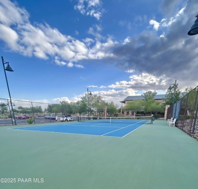 Turnkey! This beautifully maintained 2 bed, 2 bath single-level on StoneRidge Golf Course in Arizona - for sale on GolfHomes.com, golf home, golf lot