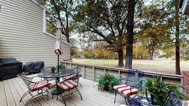 Welcome to life on the fairway--literally. This 3 bed, 2 bath, 2 on Country Club of Paducah in Kentucky - for sale on GolfHomes.com, golf home, golf lot
