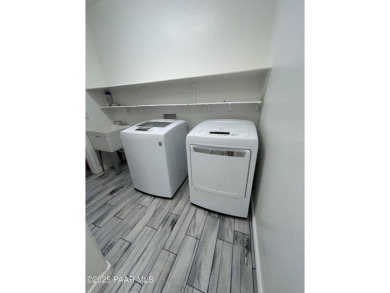 Turnkey! This beautifully maintained 2 bed, 2 bath single-level on StoneRidge Golf Course in Arizona - for sale on GolfHomes.com, golf home, golf lot