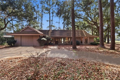 WELCOME TO THE BEAUTIFUL LANDINGS COMMUNITY. THIS WARM & on The Landings Club - Magnolia in Georgia - for sale on GolfHomes.com, golf home, golf lot