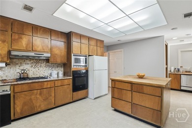 WELCOME TO THE BEAUTIFUL LANDINGS COMMUNITY. THIS WARM & on The Landings Club - Magnolia in Georgia - for sale on GolfHomes.com, golf home, golf lot