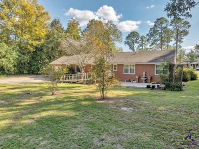 All brick classic beauty on 3/4 acres in lovely Perrydise.  You on Perry Country Club in Georgia - for sale on GolfHomes.com, golf home, golf lot