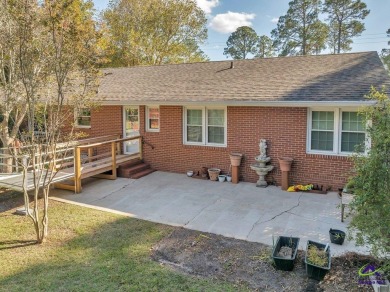 All brick classic beauty on 3/4 acres in lovely Perrydise.  You on Perry Country Club in Georgia - for sale on GolfHomes.com, golf home, golf lot