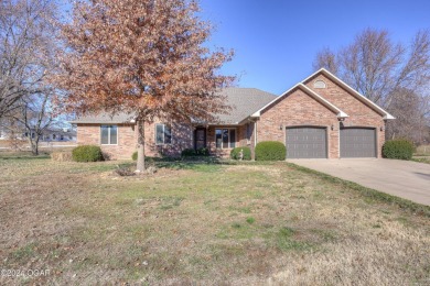 What a transformation on this recent 2024 remodel of a classic on Carthage Municipal Golf Course in Missouri - for sale on GolfHomes.com, golf home, golf lot