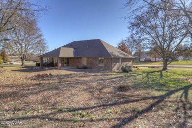 What a transformation on this recent 2024 remodel of a classic on Carthage Municipal Golf Course in Missouri - for sale on GolfHomes.com, golf home, golf lot