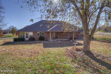 What a transformation on this recent 2024 remodel of a classic on Carthage Municipal Golf Course in Missouri - for sale on GolfHomes.com, golf home, golf lot