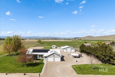 Beautiful 6-bed, 3.5-bath, 3,800 sq ft horse property on 2.2 on Scotch Pines Golf Course in Idaho - for sale on GolfHomes.com, golf home, golf lot