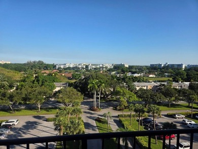 Seldom available, beautiful, and spacious 1 Bedroom/ ! Bathroom on Palm-Aire Country Club and Resort - The Oaks in Florida - for sale on GolfHomes.com, golf home, golf lot