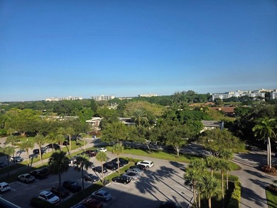 Seldom available, beautiful, and spacious 1 Bedroom/ ! Bathroom on Palm-Aire Country Club and Resort - The Oaks in Florida - for sale on GolfHomes.com, golf home, golf lot